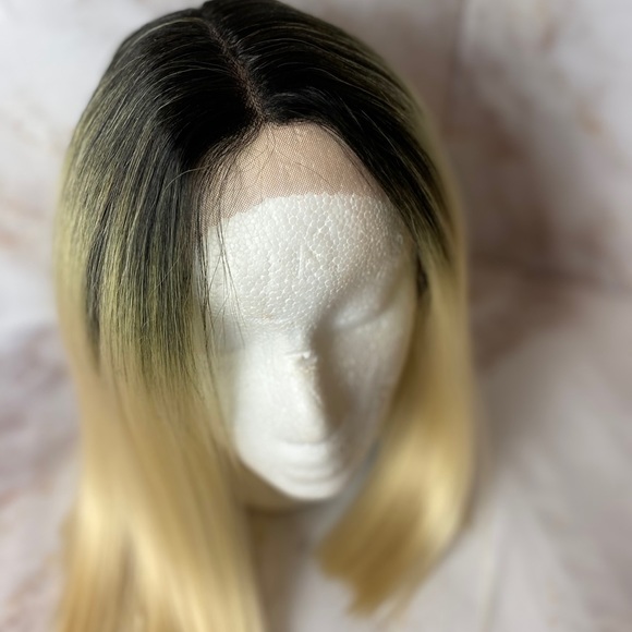 Lace Front shoulder length Wig - Picture 2 of 6